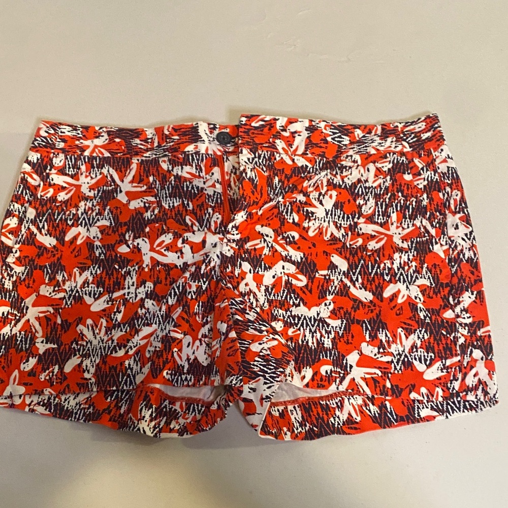 🍄Banana Republic Red and White Patterned Women's Shorts